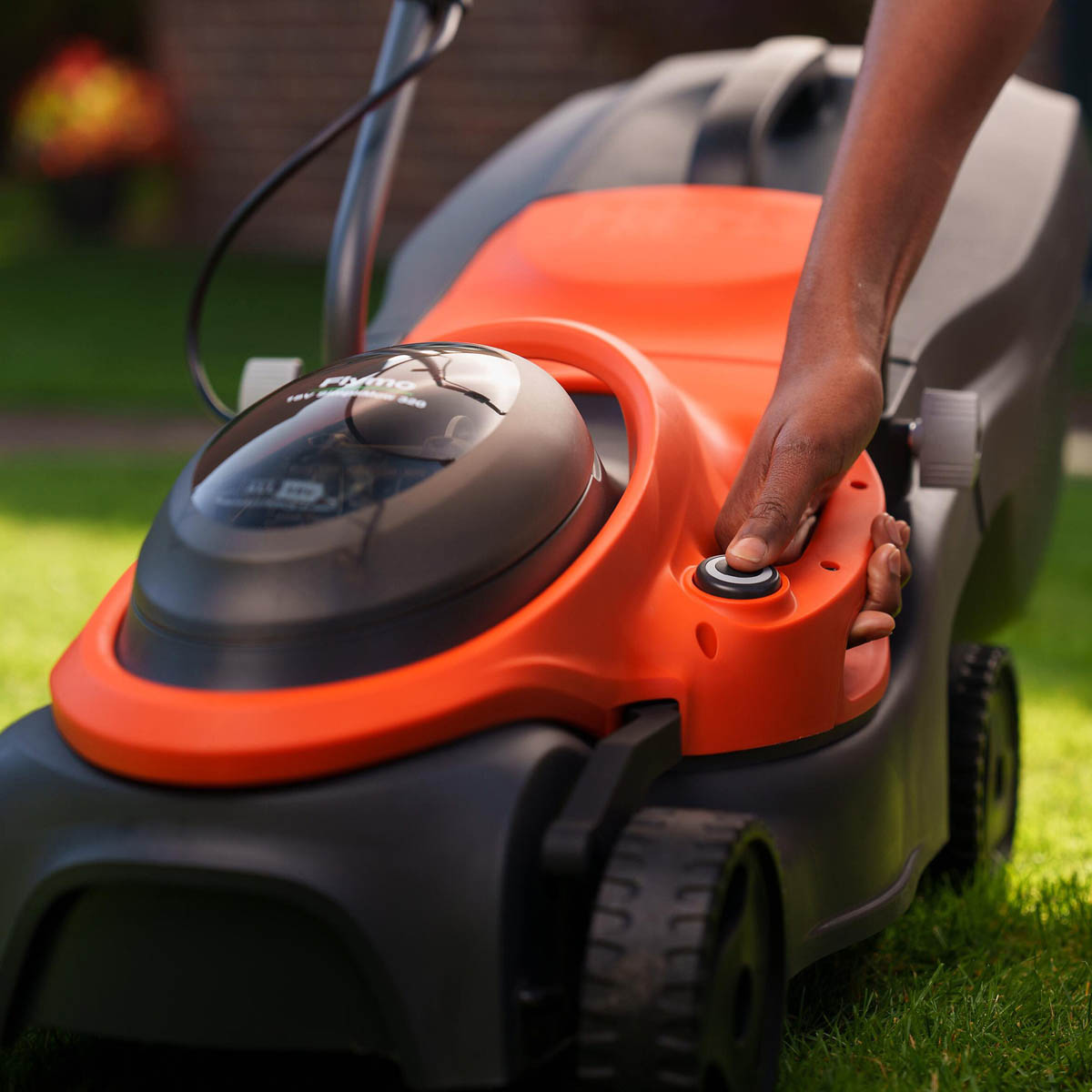 Flymo Lawnmower Cordless 18V 4Ah Li-ion 18VSimplimow320Kit Rotary Grass Cutter - Image 3