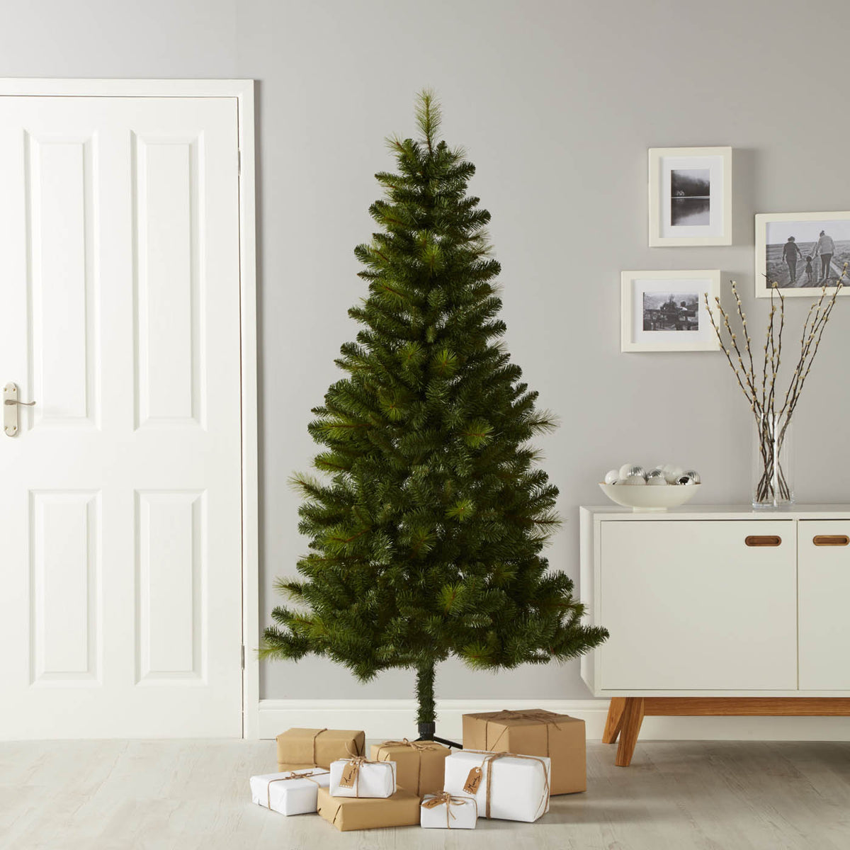 984 Artificial Christmas Tree 6ft Full Green Natural Effect Hooked Branches - Image 1