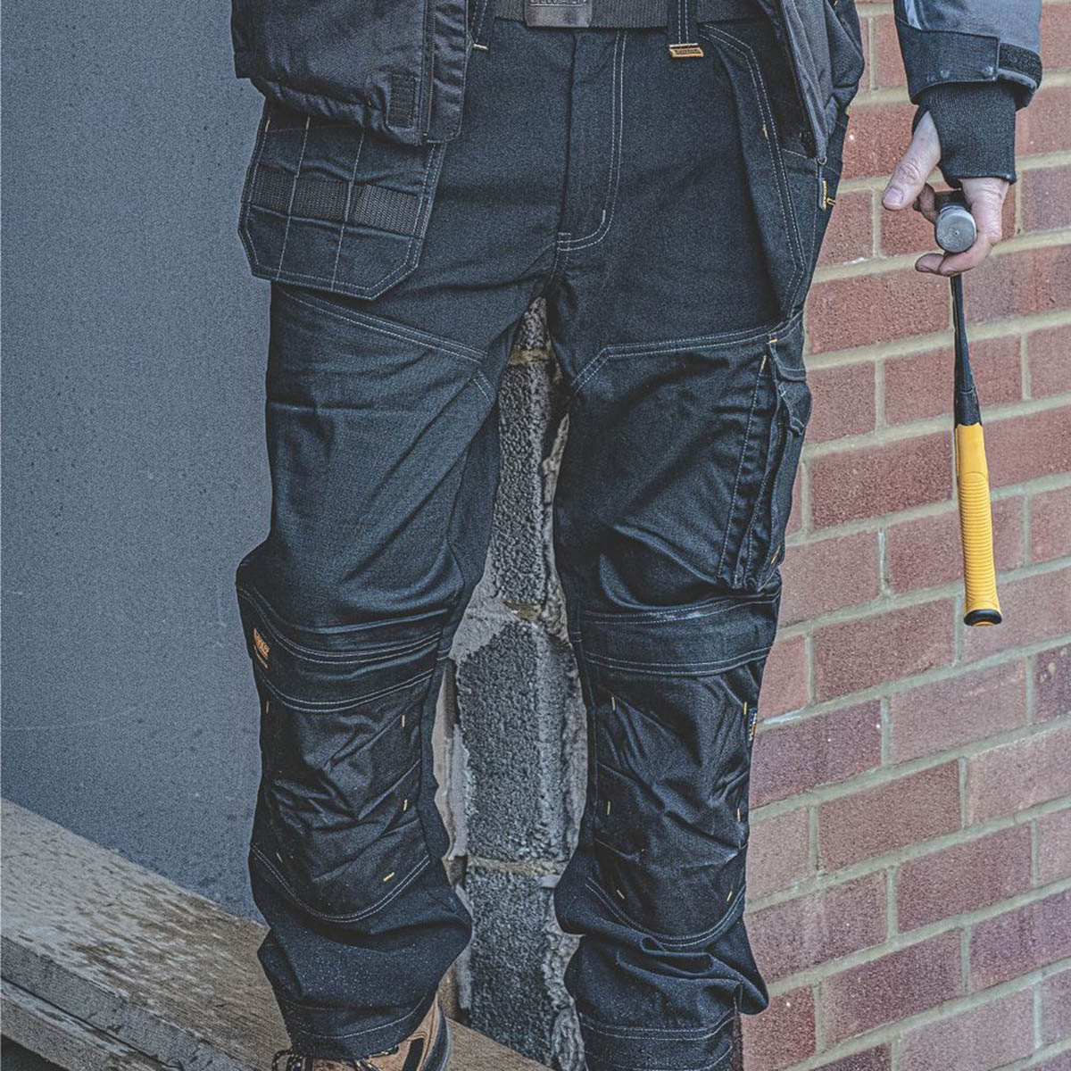 DeWalt Work Trousers Mens Regular Fit Black Stretch Multi Pockets Cargo 36W 31L - Image 3