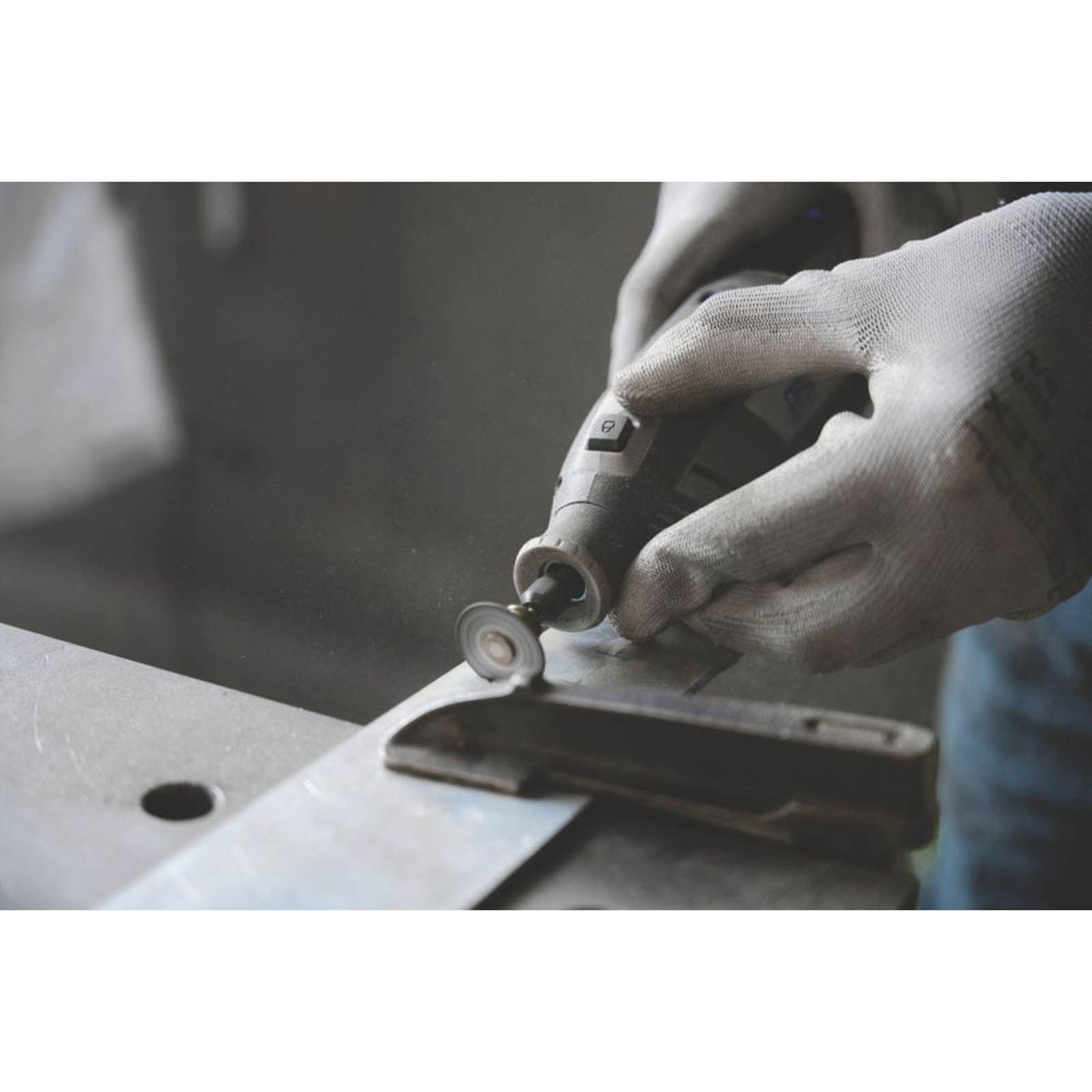 Dremel Multi Tool Cordless 12V 2.0Ah Li-Ion 8250-5 Brushless with Accessories - Image 6