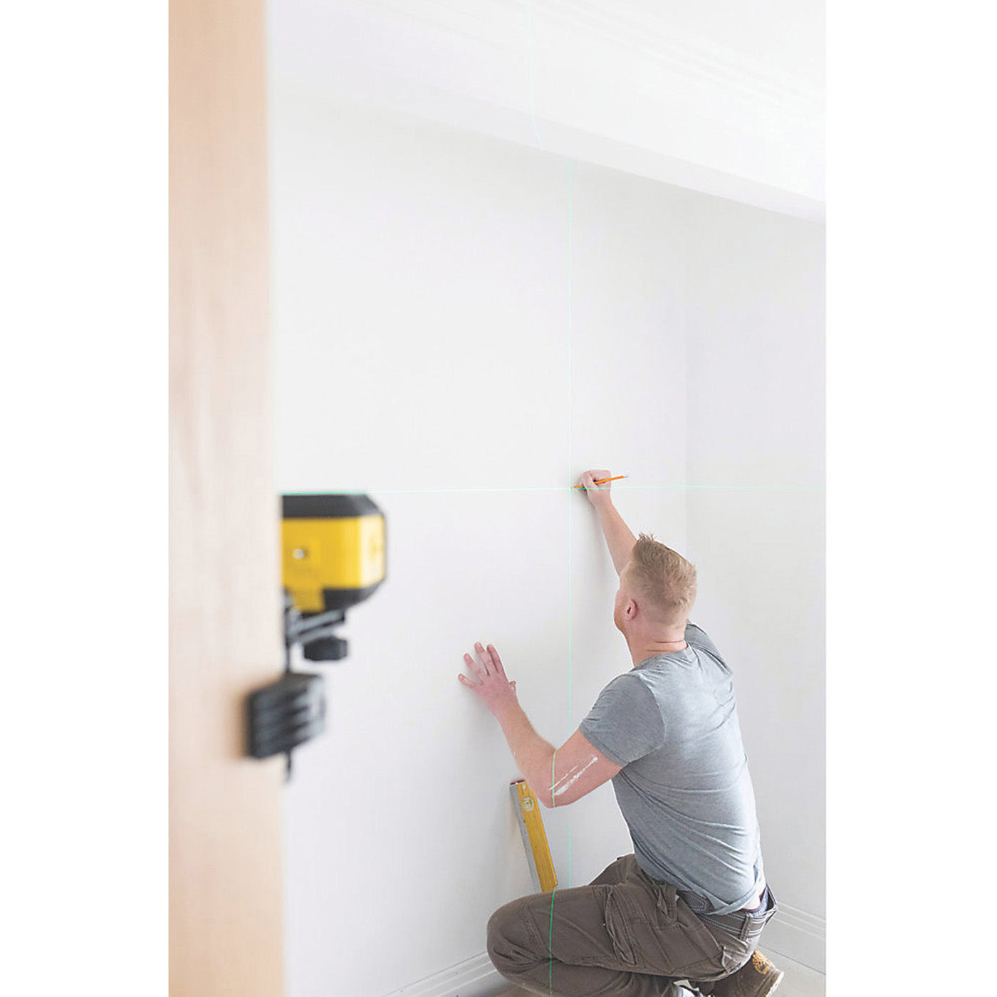 Stanley Laser Level Cross Line STHT77499-1 Green Self Levelling Compact - Image 3