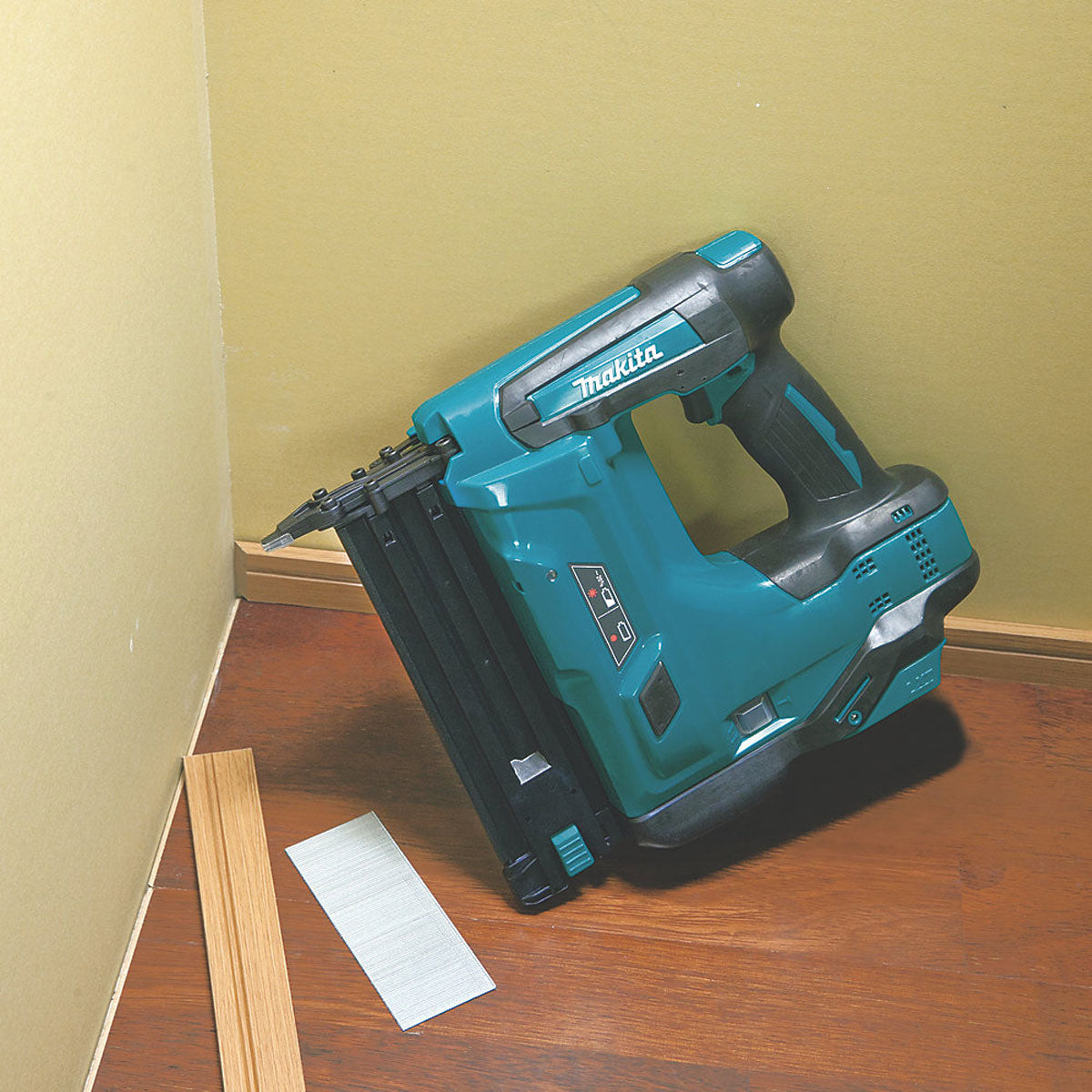 Makita Nail Gun Cordless 18V Li-Ion DBN500ZJ Second Fix Brads Straight Body Only - Image 4