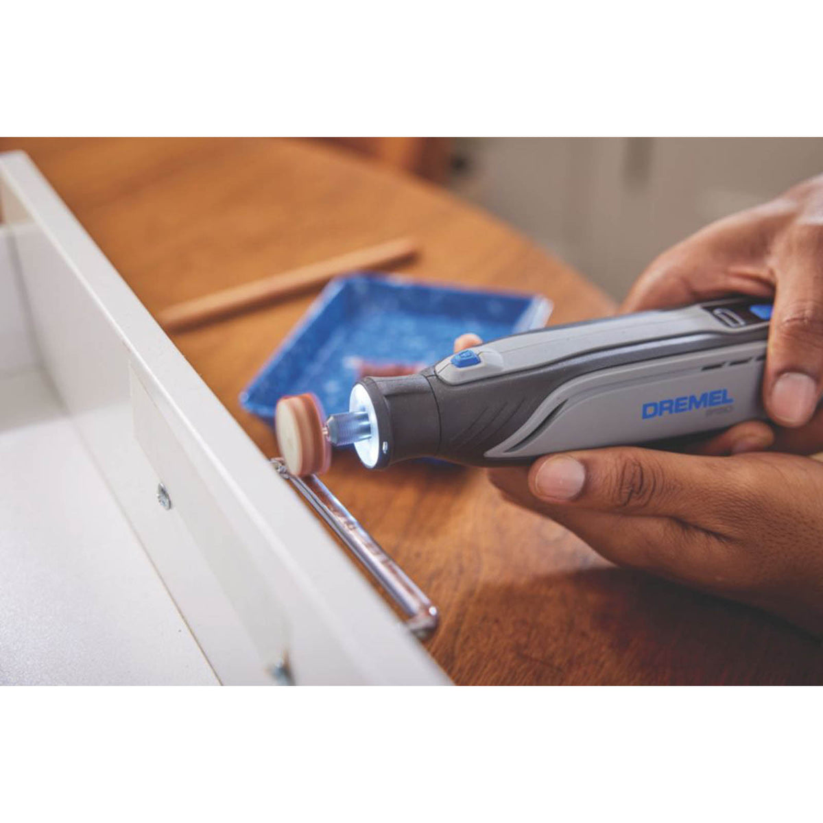 Dremel 8150 7.2V 1 x 2.0Ah Li-Ion Brushless Cordless Multi-Tool with Accessories 21 Piece Set - Image 5
