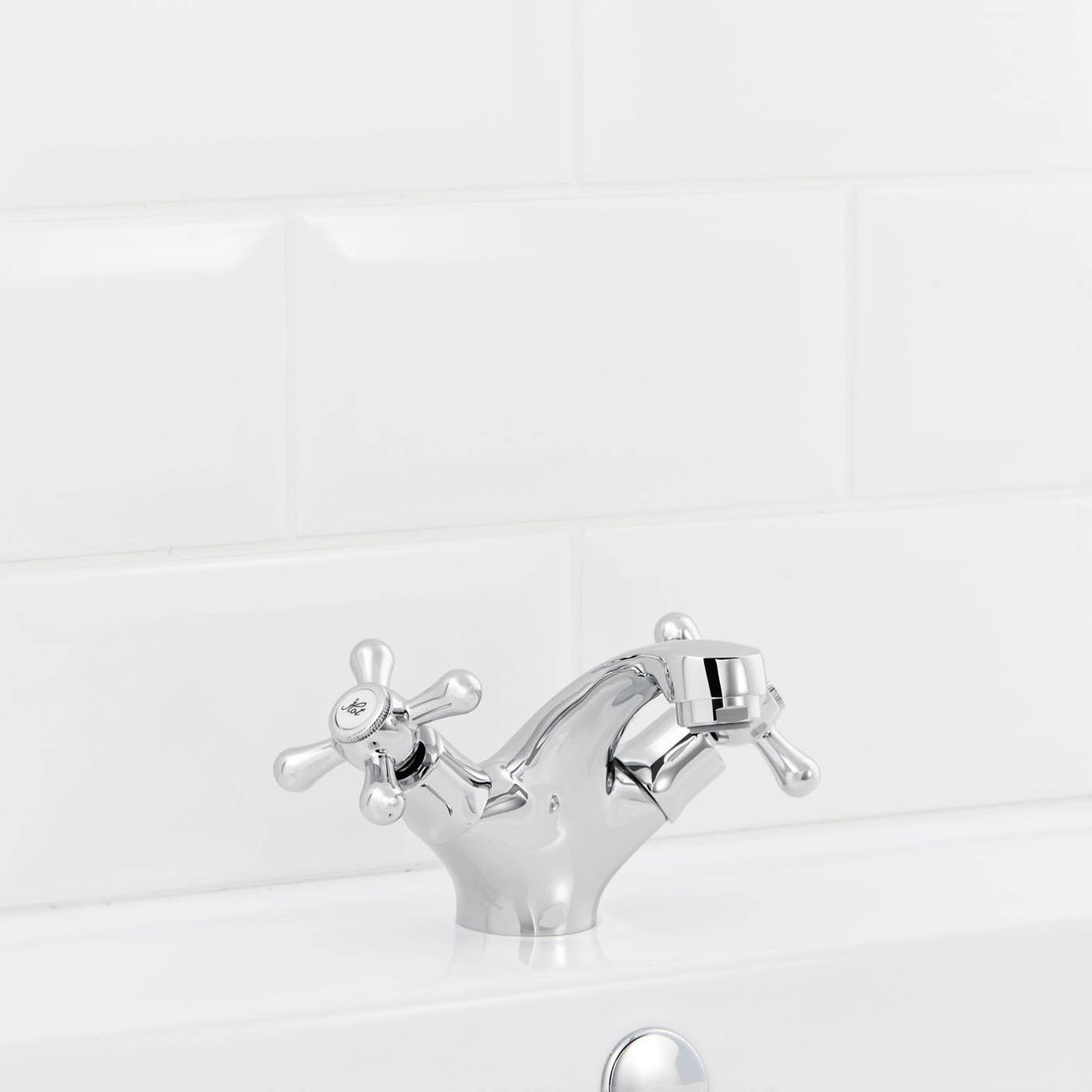 GoodHome basin Mono mixer Tap Chrome Finish 1/4 Turn  With Waste - Image 3