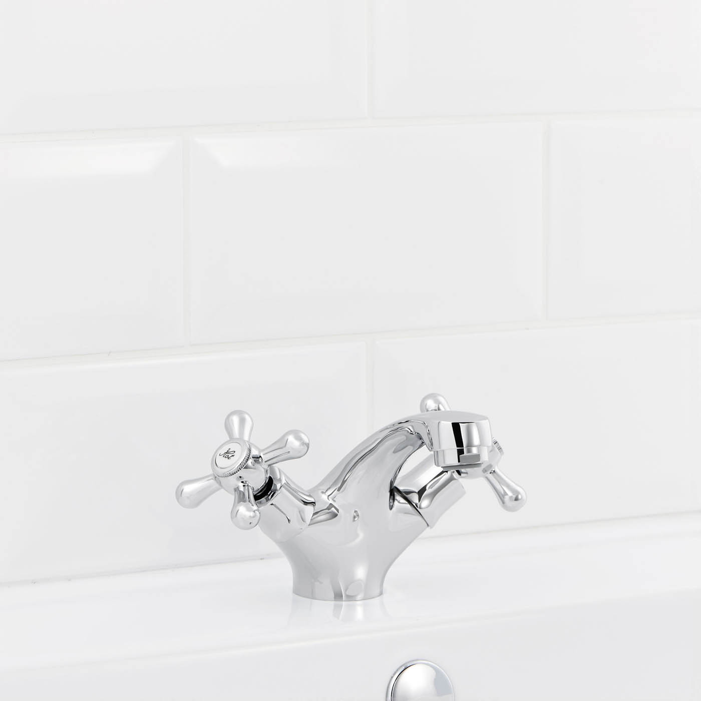 GoodHome basin Mono mixer Tap Chrome Finish 1/4 Turn  With Waste - Image 3
