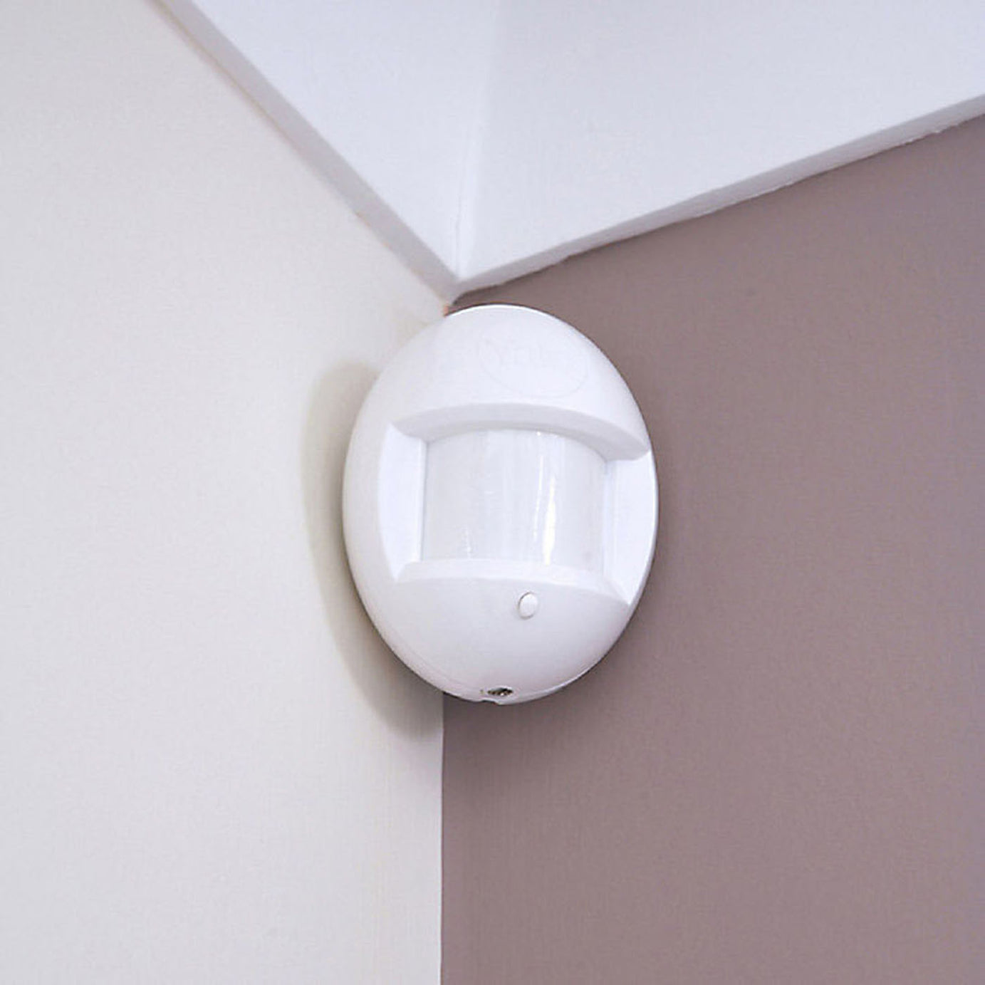Yale Intruder Alarm Kit Home Premium Plus Wireless One-Touch Control Pre-Linked - Image 3