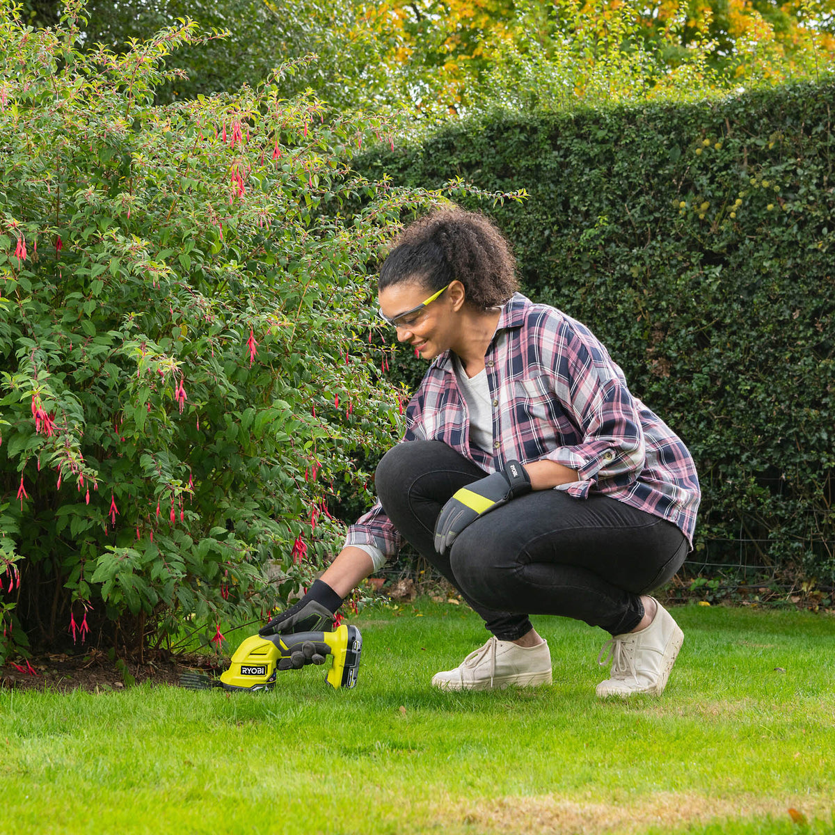 Ryobi Shrub And Grass Shear 2IN1 Cordless 18V RY18GSA-0 120mm Compact Body Only - Image 2