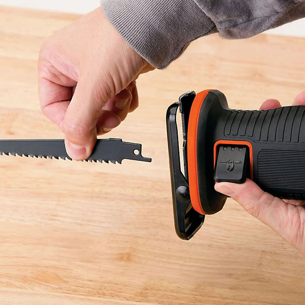 Black+Decker Reciprocating Saw Cordless 18V 1.5Ah Li-ion BDCR18C1-GB Soft Grip - Image 4