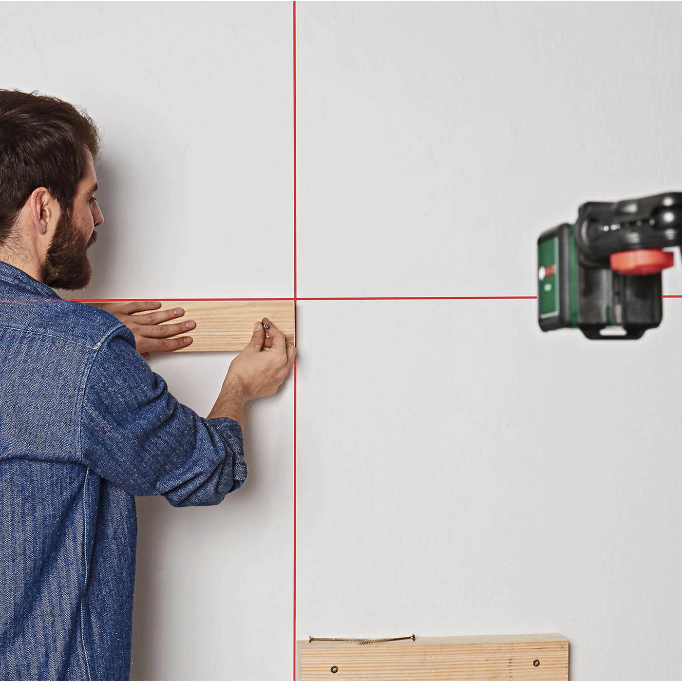 Bosch Laser Level Self Levelling Red Indoor Cross Line Horizontal Vertical - Image 3