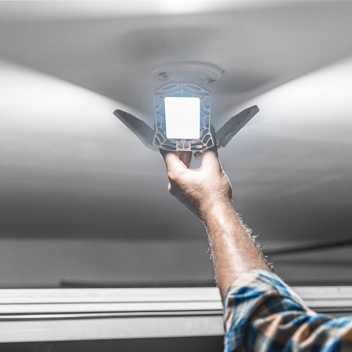 Nebo Work Light 3 Panels Integrated LED Adjustable Garages Basements 6000lm - Image 2