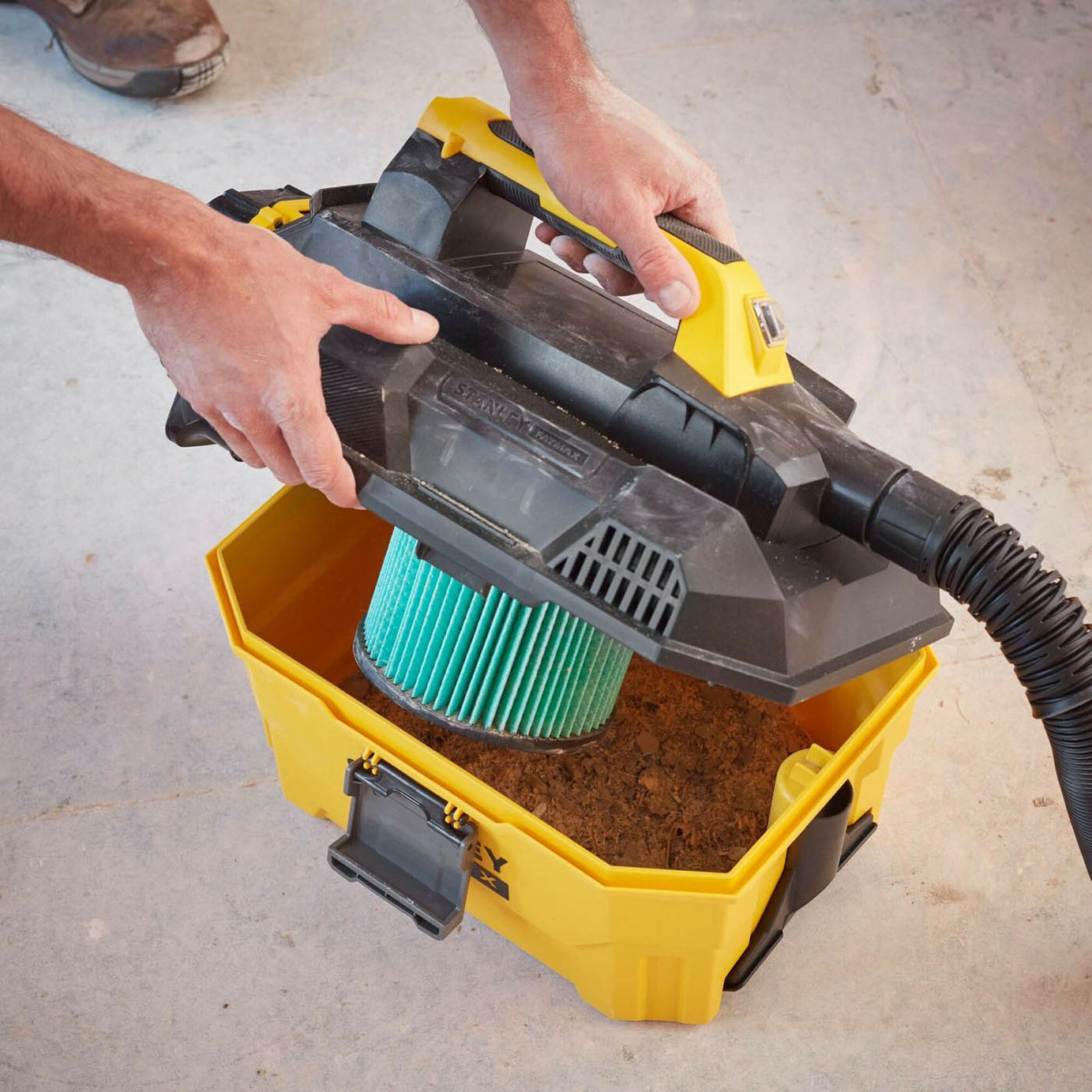 Stanley FatMax Cordless Wet and Dry Vacuum 7.5L SFMCV002B-XJ Body Only - Image 3