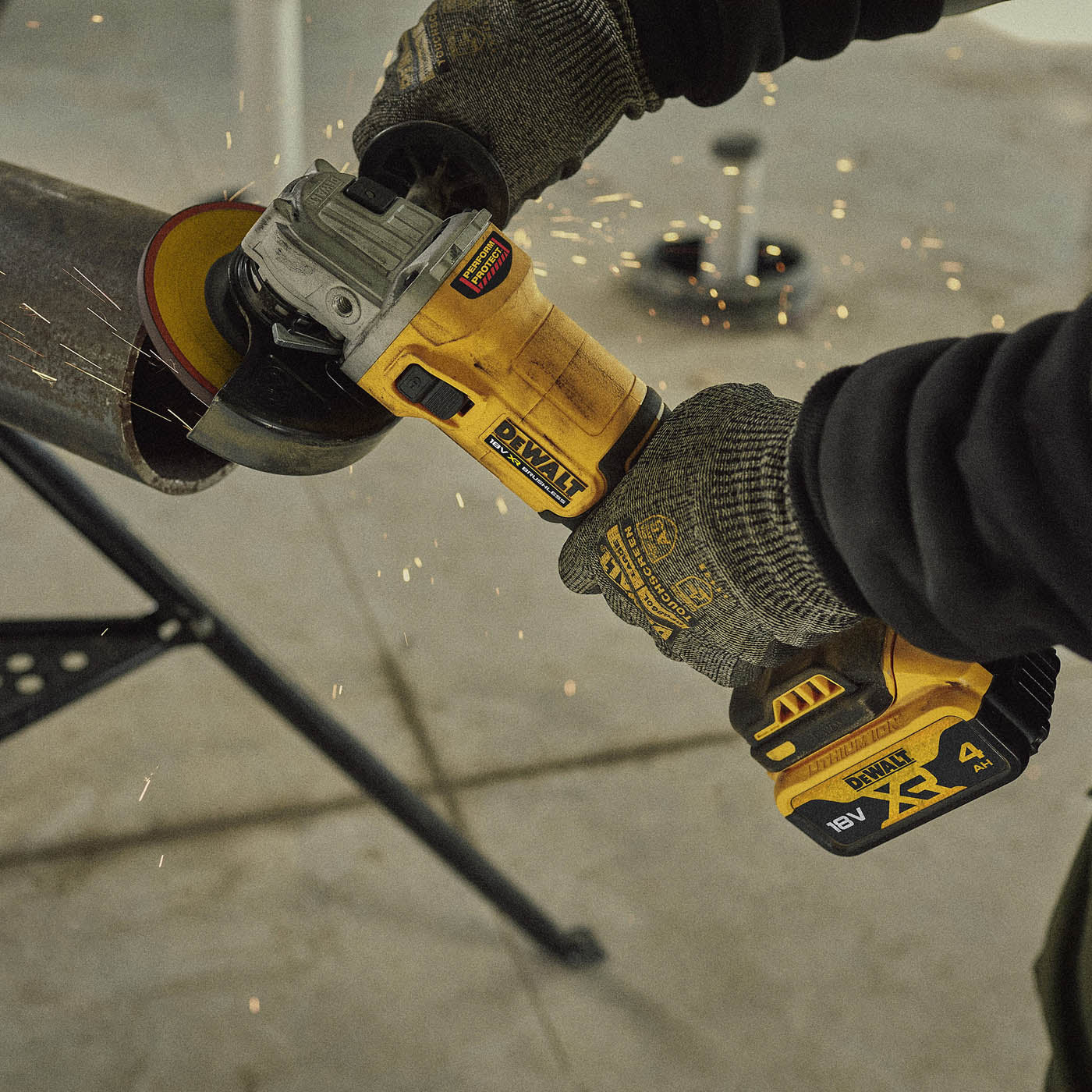 DeWalt Cordless Angle grinder18V XR 125mm Brushless  DCG407N-XJ Body Only - Image 2