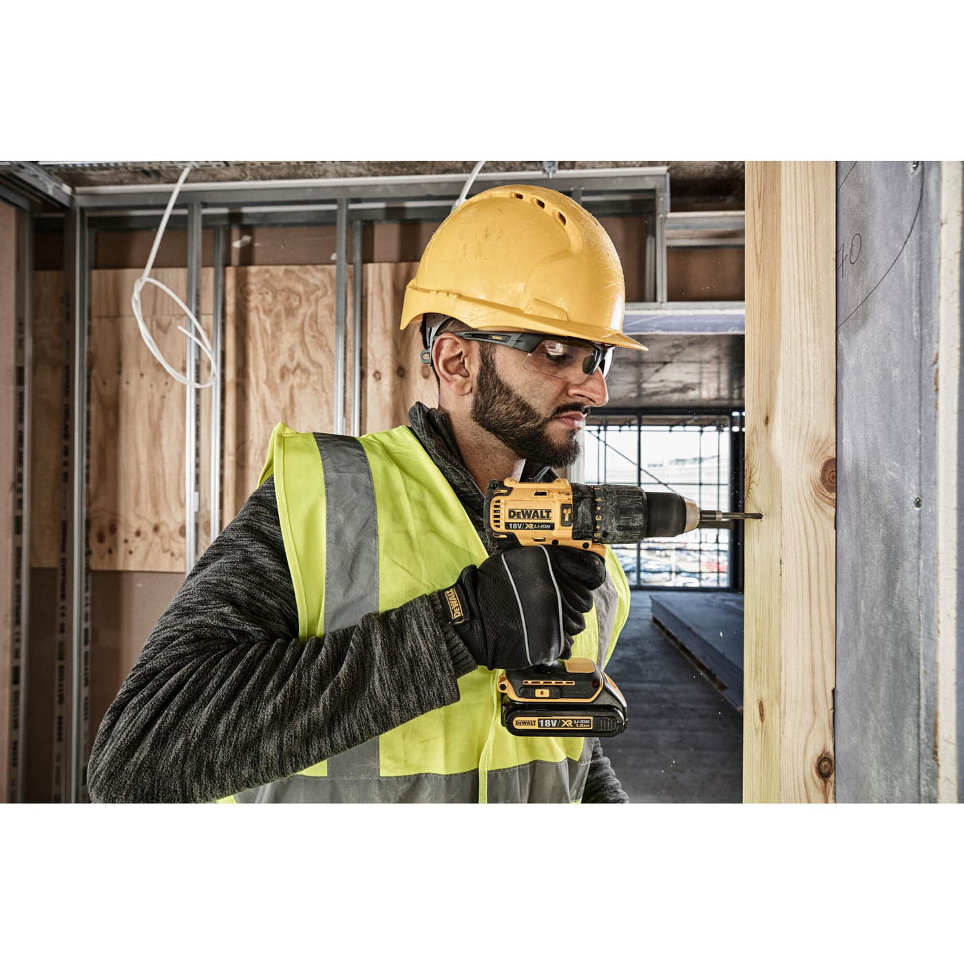 DeWalt Cordless Combi Drill & Impact Driver 18V Li-ion XR 2 x2Ah DCK2060D2T-BQGB - Image 3