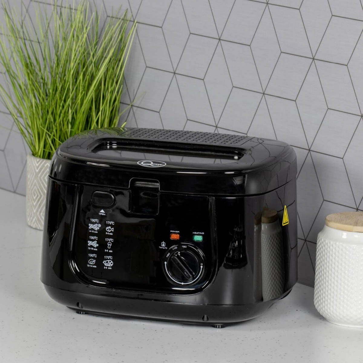 Livivo Deep Fat Fryer Electric 2.5L Black Non Stick Pan Safe Basket Handle 1800W - Image 4