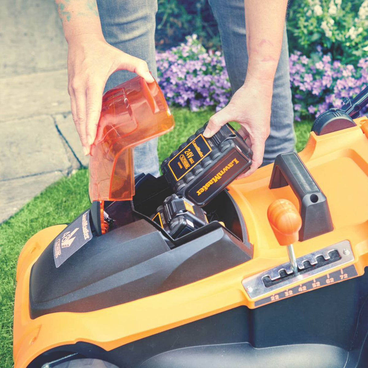 LawnMaster Lawn Mower Cordless 18V 2x4.0Ah CLMF4841E-1-01 Rotary 41cm Cutter - Image 3