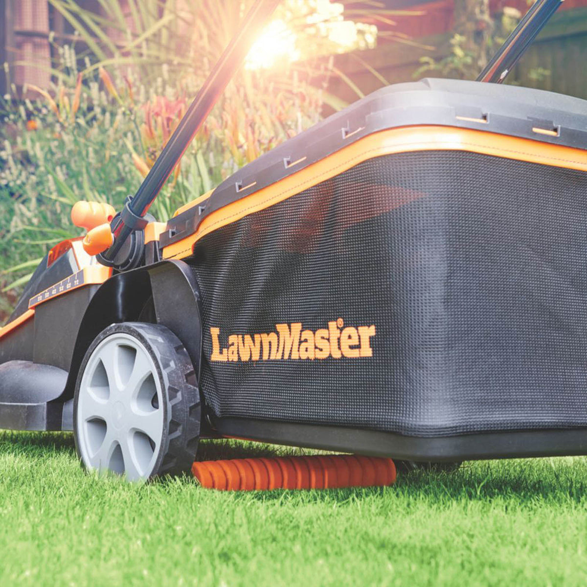 LawnMaster Lawn Mower Cordless 18V 2x4.0Ah CLMF4841E-1-01 Rotary 41cm Cutter - Image 4