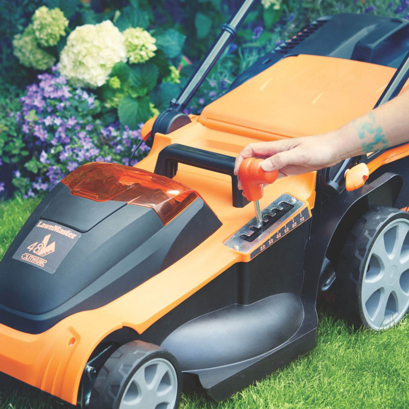 LawnMaster Lawn Mower Cordless 18V 2x4.0Ah CLMF4841E-1-01 Rotary 41cm Cutter - Image 6