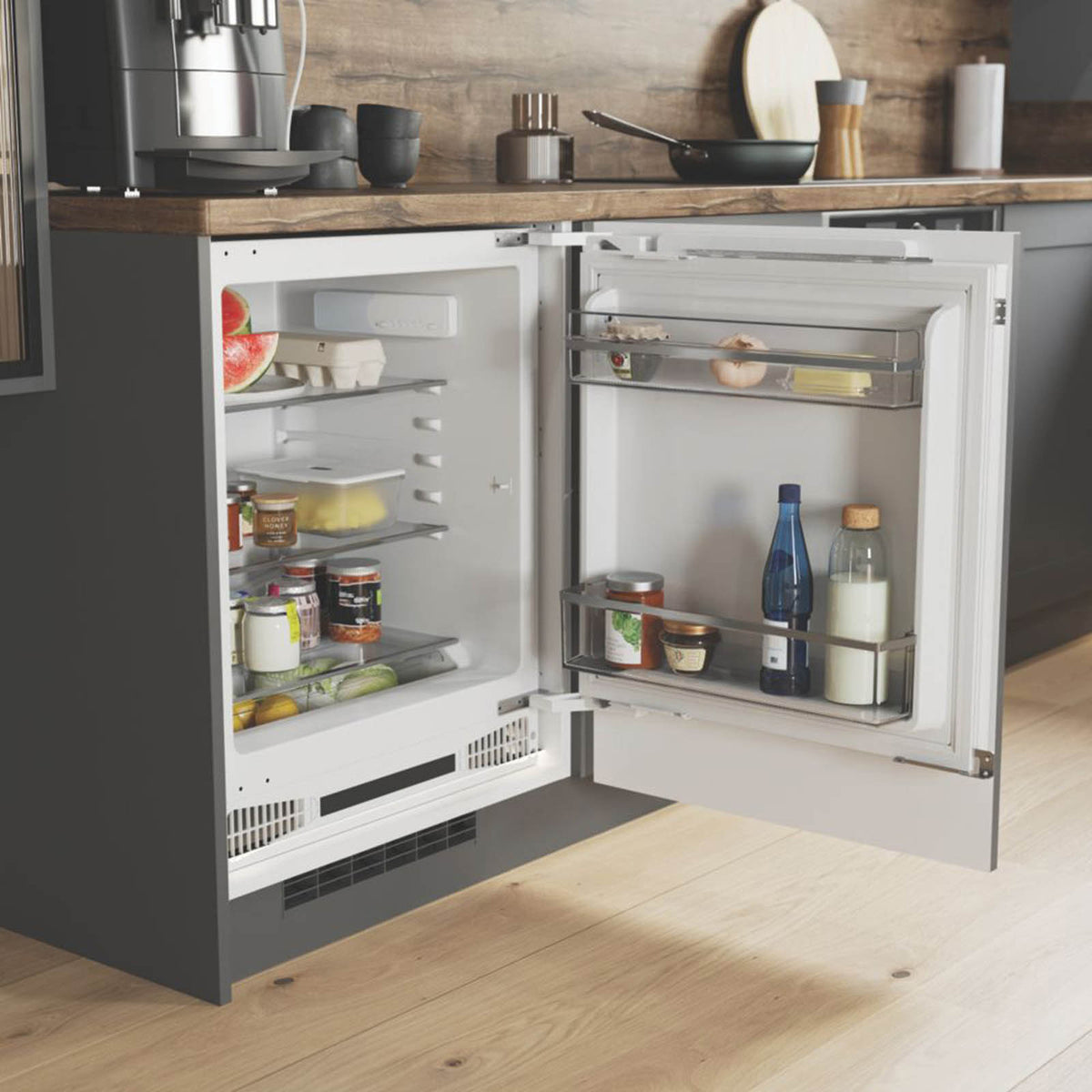 Cooke and Lewis Fridge 60cm Integrated White 135L Automatic Defrost Compact - Image 4