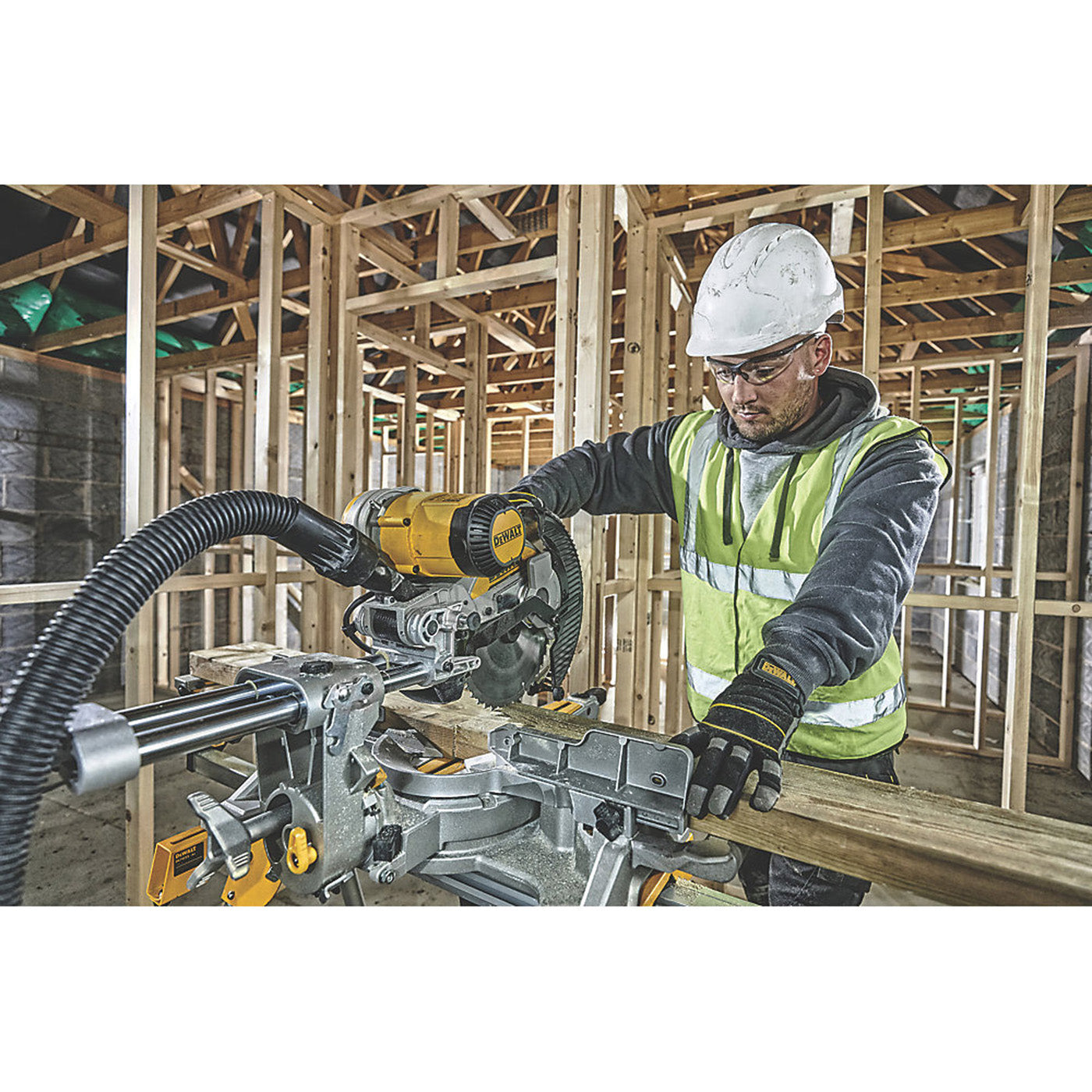 DeWalt Electric Mitre Saw Double-Bevel Sliding Brushed DWS727GB 250mm 240V 1675W - Image 4