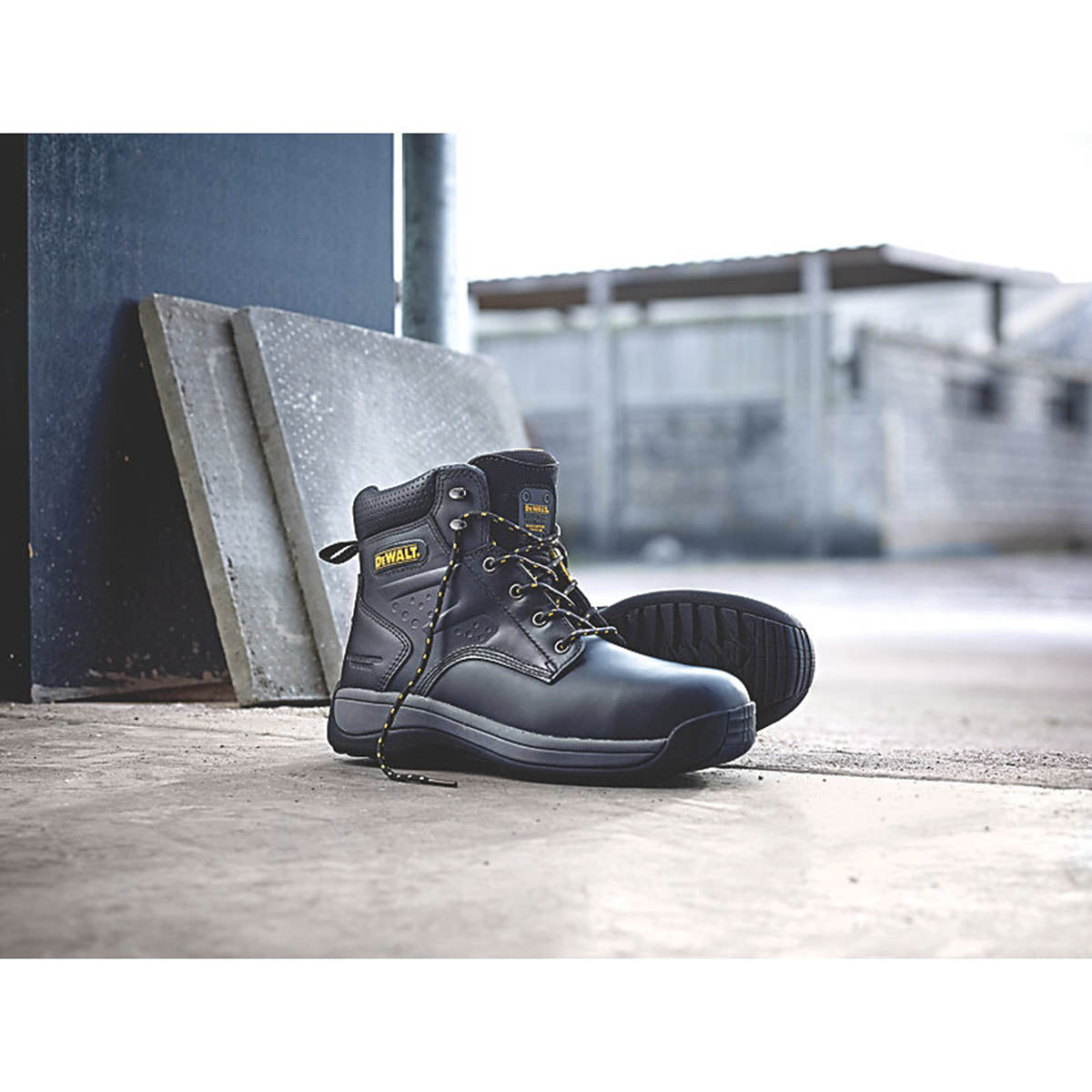 DeWalt Bolster Safety Boots Black Leather Wide Fit Lightweight Size 8 - Image 2