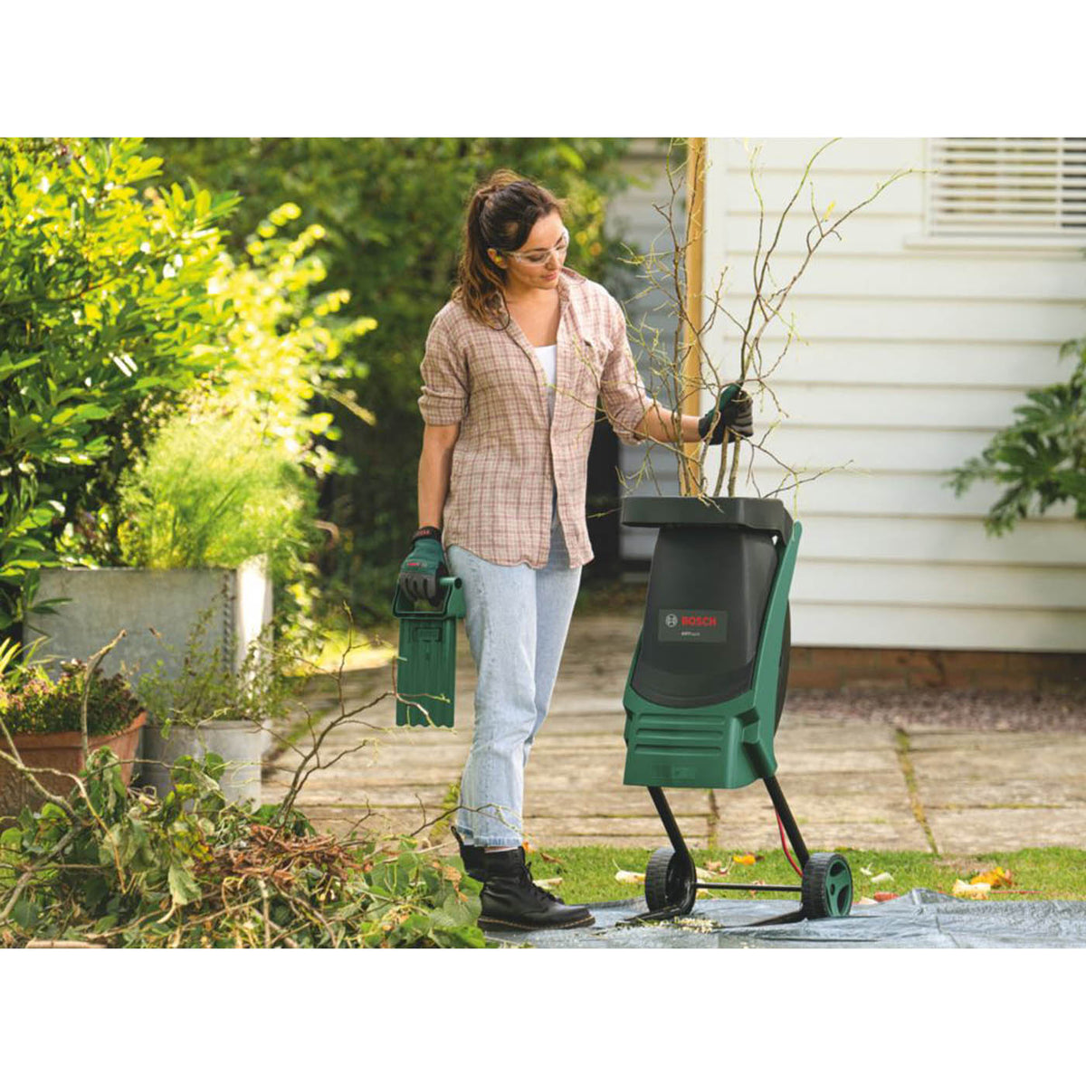 Bosch Garden Shredder Electric AXT Rapid 2200W 170kg/hr Lightweight 230V - Image 3