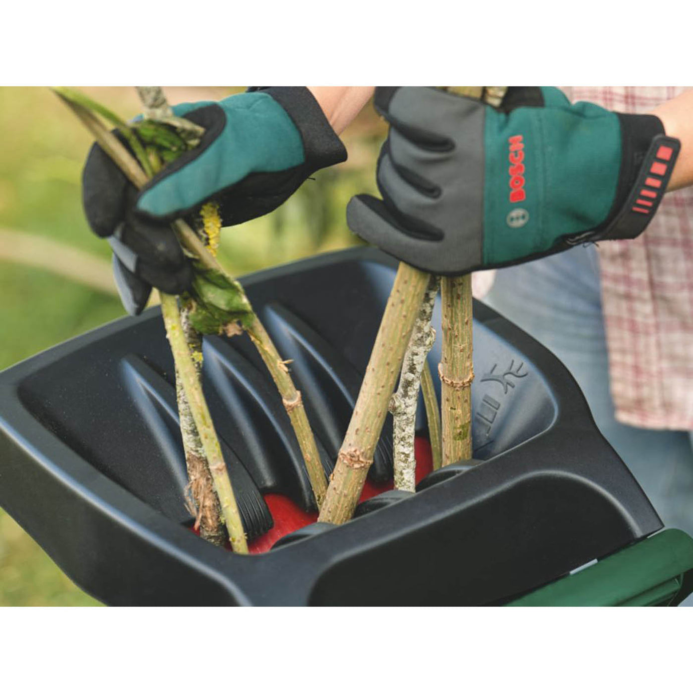 Bosch Garden Shredder Electric AXT Rapid 2200W 170kg/hr Lightweight 230V - Image 4