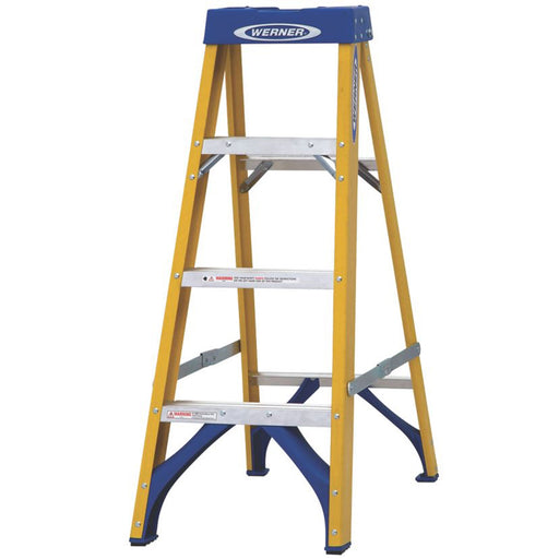 Werner Fibreglass Stepladder 4 Tread Swingback Slip Resistant Flat 1.12m - Image 1