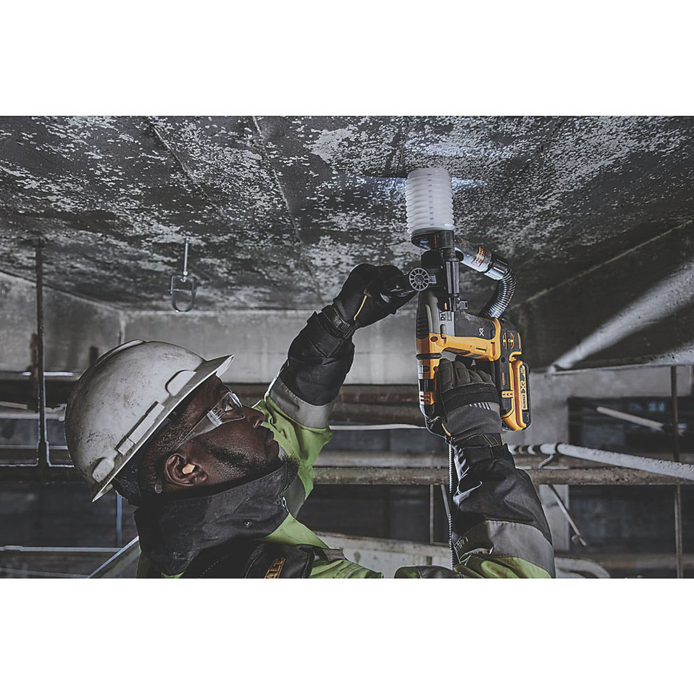 DeWalt Rotary Hammer Drill Cordless Brushless Compact 18 V Li-Ion LED Body Only - Image 6