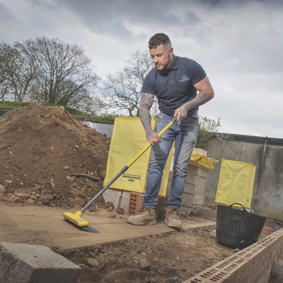 Red Gorilla Hard Broom Indoor Outdoor Lightweight Extendable Handle 12" (30cm) - Image 4