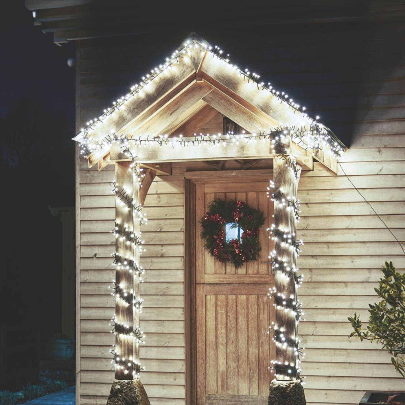 2000 LED Christmas Lights Indoor & Outdoor Daylight Cluster - Image 1
