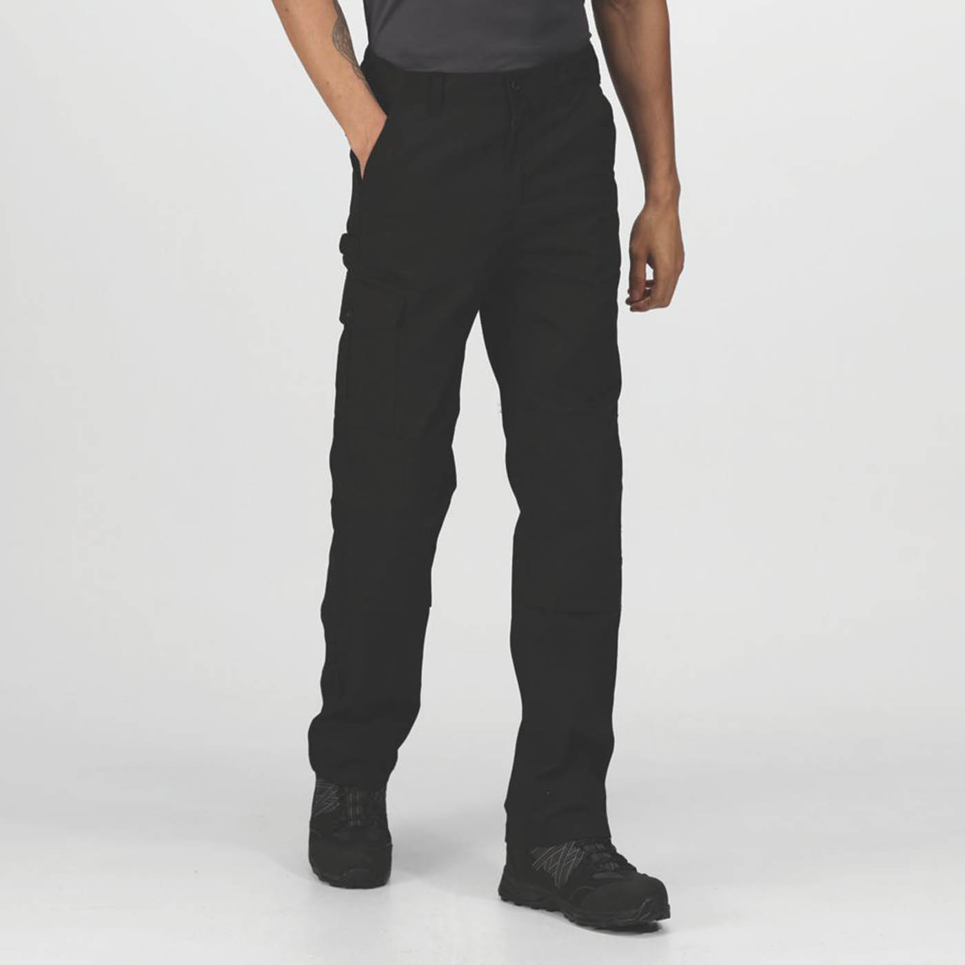 Regatta Pro Mens Work Trousers Black Cargo Classic Fit Multi Pockets 42" W 29" L - Image 3